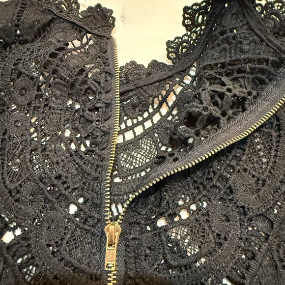 Boohoo Black Lace Cropped Top Size 10 NWT - Picture 4 of 6